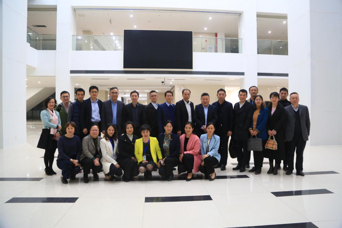 实地调研 助力合作共建落地生根——广东省人民医院吴一龙教授团队到妲己直播
调研