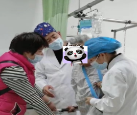 【学科特色】 兑现承诺 让81岁老太重新站立回家过年